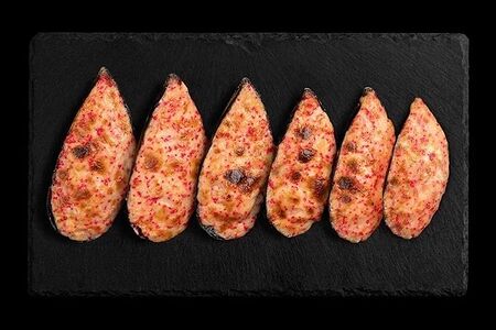 Мидии под соусом пармезан