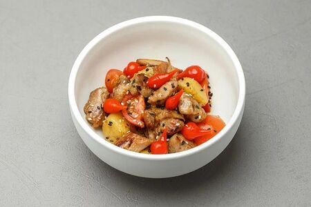 Жаркое из курицы с вешенками и итальянскими перчиками