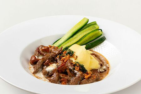 Бефстроганов с картофельным пюре