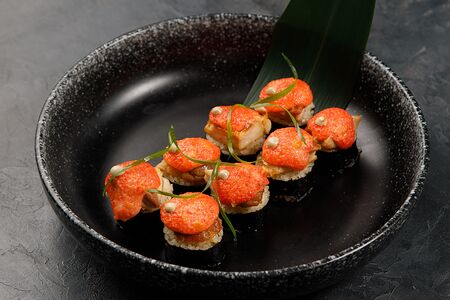 Запеченные роллы с курицей