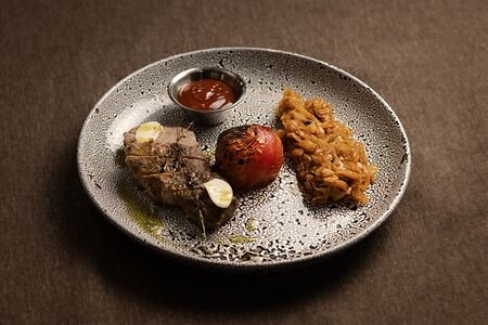 Стейк из свинины с картофелем по-деревенски