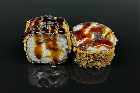 Темпура ролл с манго и курицей