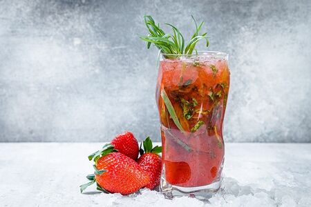 Домашний лимонад Тархун-клубника