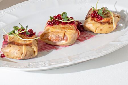 Блинчики с дичью и брусникой