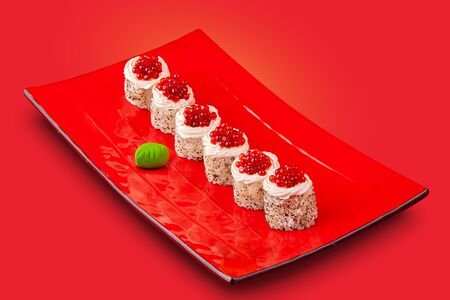 Суши с веган икрой и крем-сыром