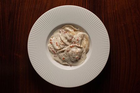 Равиоли с крабом и лососем