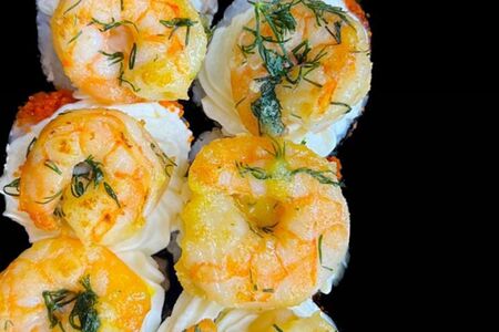 Классический ролл с большими креветками