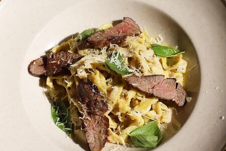 Паста с трюфельным соусом и телятиной