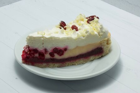 Брусничный торт с белым бельгийским шоколадом