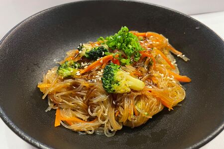 Фунчоза с овощами в устричном соусе