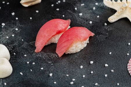 Нигири с тунцом