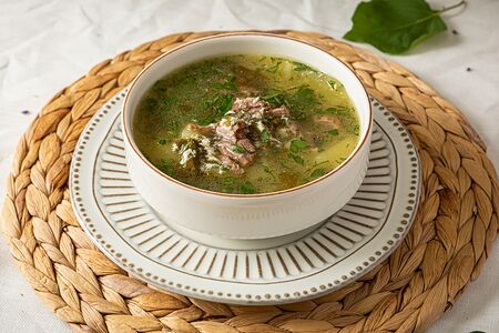 Щавелевый суп с рваной говядиной