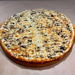 Пицца с грибами и сыром