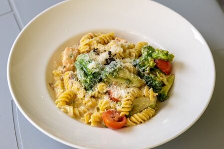 Паста с лососем и брокколи 