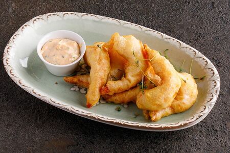 Креветки в кляре с соусом кимчи