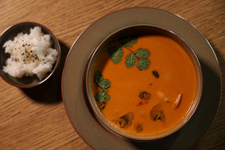 Том ям с морепродуктами