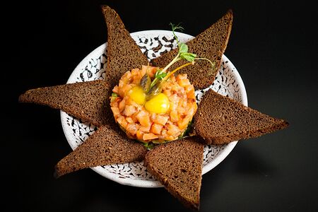 Тартар из форели с авокадо