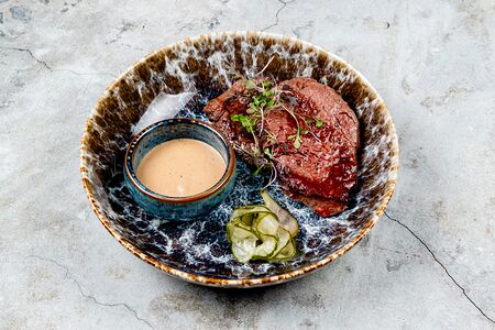 Медальоны из говядины