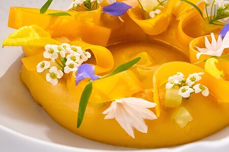 Паштет из птицы с апельсиновым соусом и подмаринованными яблоками