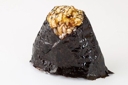 Онигири с лососем