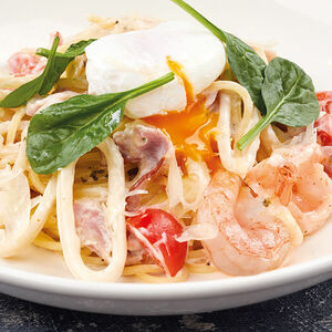 Паста с кальмарами и креветками, спагетти