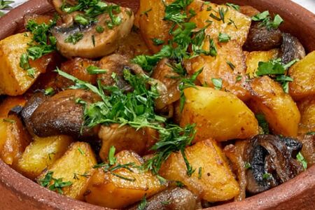 Картофель, жаренный с грибами