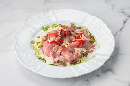 Вителло тоннато с печёным перцем