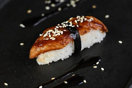 Суши с угрём