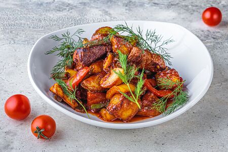 Мясо с запеченными овощами