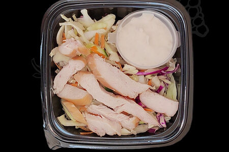 Салат с копченой курицей и тунцовым соусом