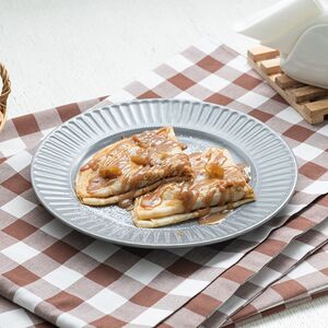 Блинчики с яблоком и карамелью