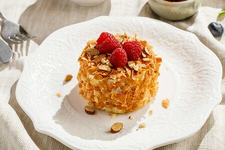 Домашний десерт без сахара с малиной