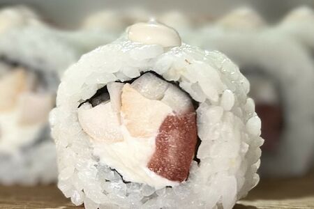 Ролл с курицей и томатом