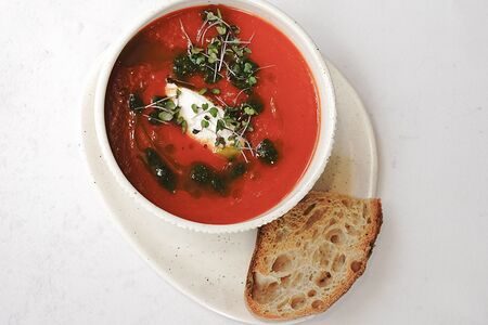 Томатный крем-суп с рикоттой