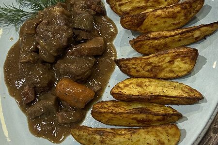 Беф-бургиньон с картофелем по-деревенски