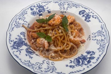 Спагетти с креветками в соусе биск