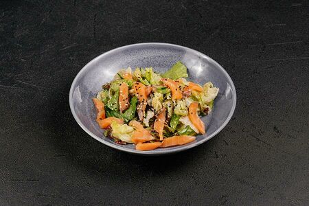 Салат с лососем