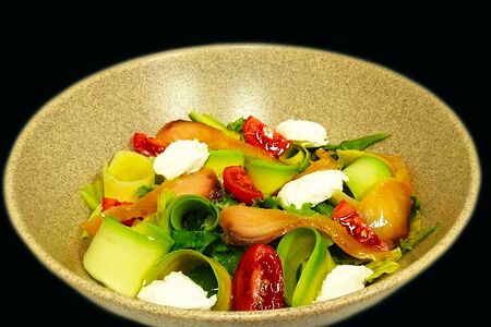 Салат с семгой и авокадо