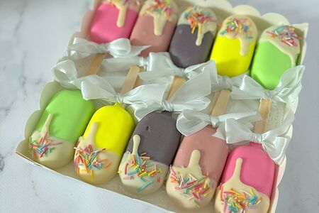 Пирожное Эскимо в цветном шоколаде