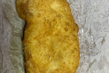 Жареный пирожок с картошкой