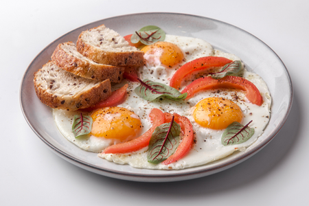 Яичница с томатами