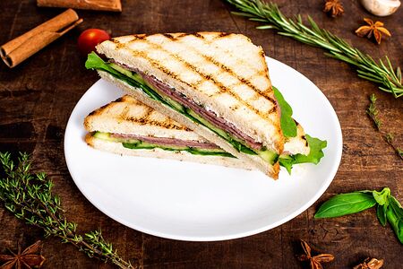 Сэндвич с ветчиной The Slim