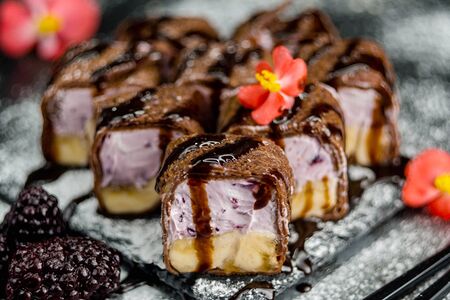 Сладкий ролл Черника