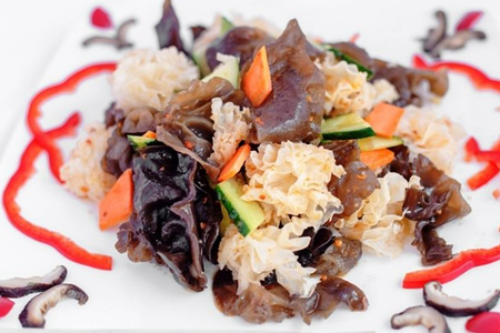 120 Салат из черных и белых древесных грибов