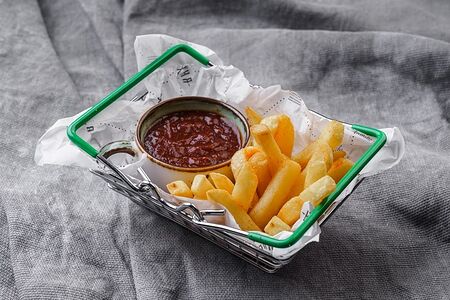 Картофель фри с сырным соусом