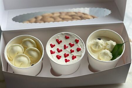 Бенто-торт в стакане с пельменями и хинкали 3 шт