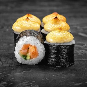 Запеченный маки с лососем