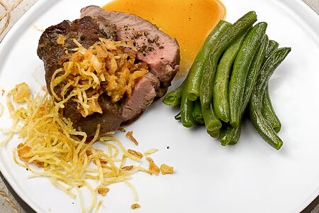 Филе ягненка с зеленой фасолью