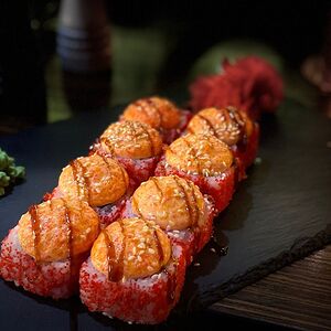 Ролл запеченный Тобико чиз