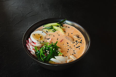 Тайский холодный суп Хуа Хин с лососем